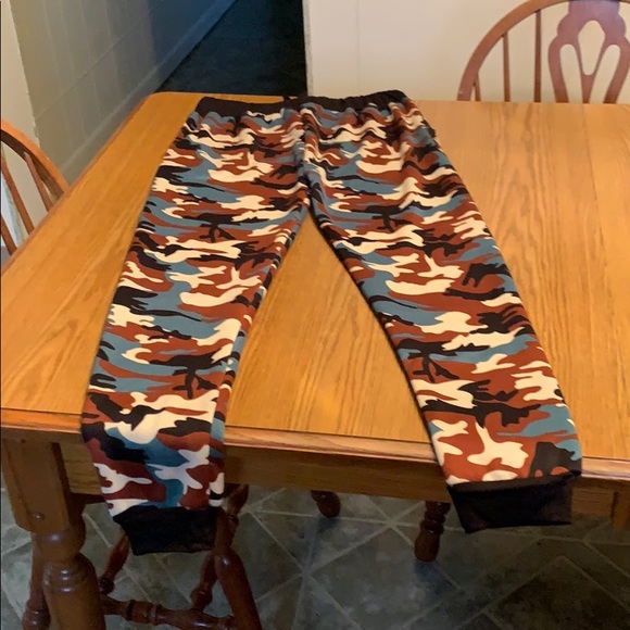 H 2 Gear CAMO FAUX FUR Leggings, size juniors L/XL - Picture 8 of 9